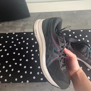 Asics Women's Tennis Shoes size 7.5